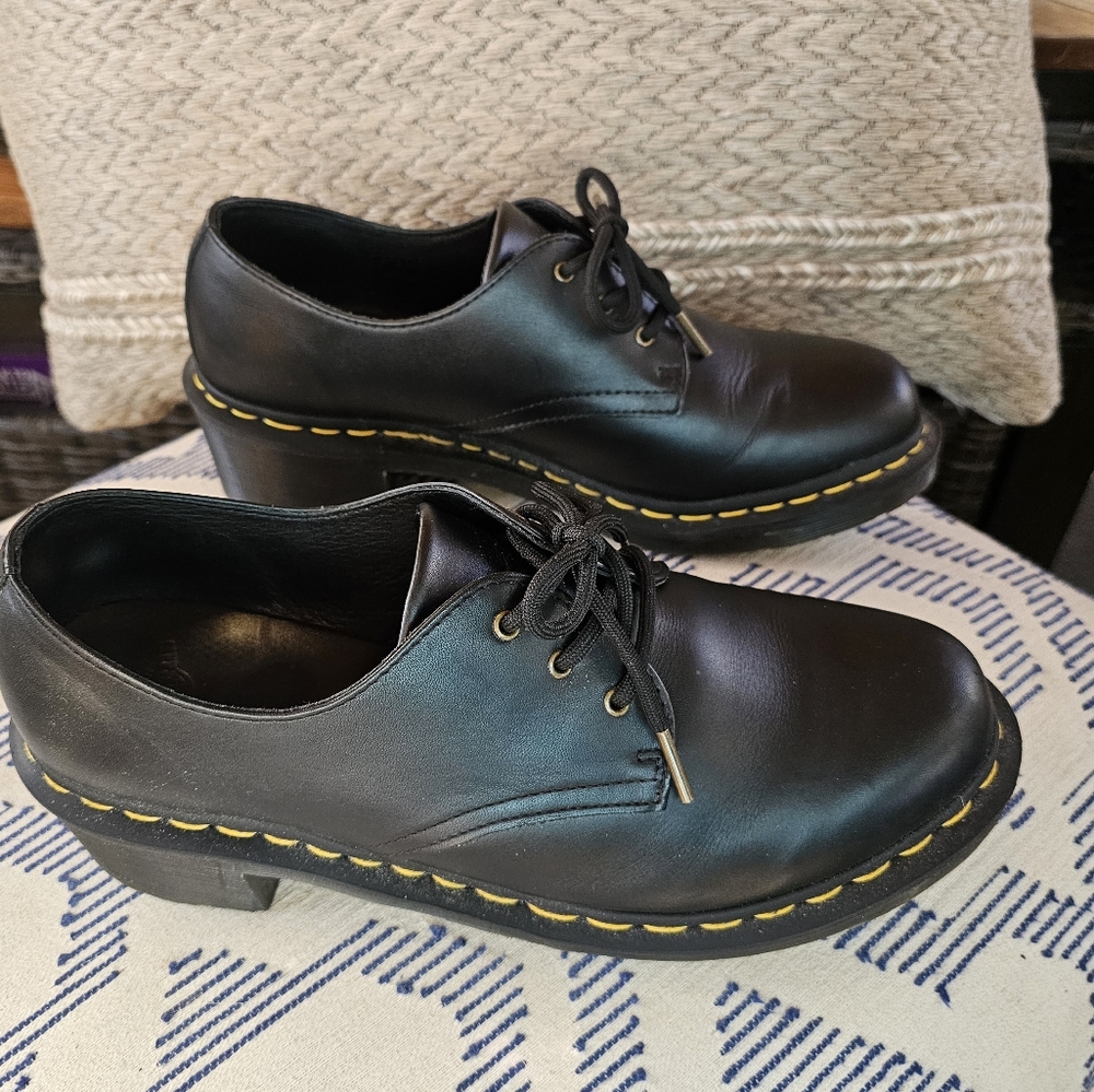Dr. Martens Amory Heeled Oxford EUC SZ 11
